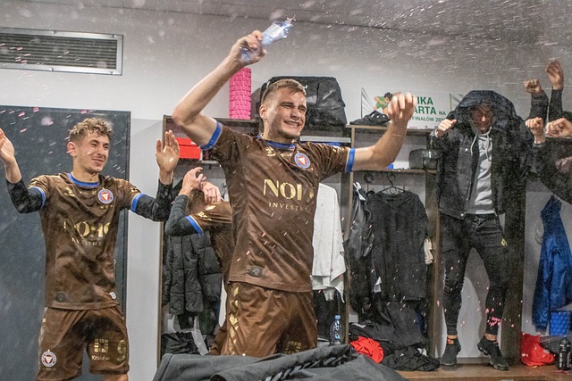 他正走在一 他正走在一